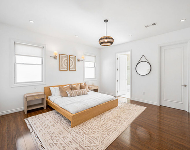 715 N Kilkea Drive - Photo Thumbnail 17