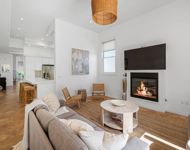 715 N Kilkea Drive - Photo Thumbnail 11