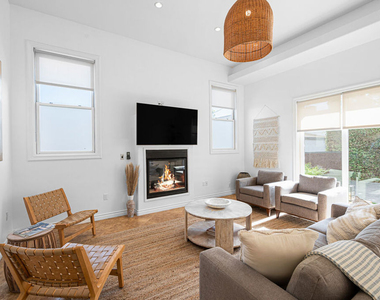 715 N Kilkea Drive - Photo Thumbnail 10