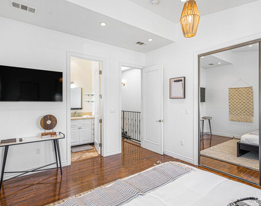 715 N Kilkea Drive - Photo Thumbnail 13