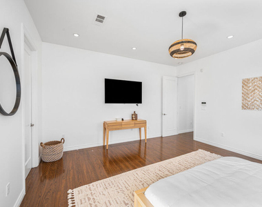 715 N Kilkea Drive - Photo Thumbnail 19