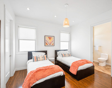 715 N Kilkea Drive - Photo Thumbnail 15
