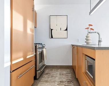 Spruce Street - Photo Thumbnail 1
