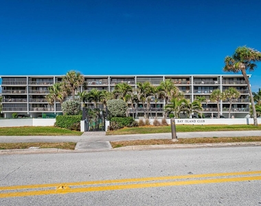 4141 Ocean Drive - Photo Thumbnail 31