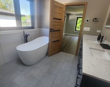 154 Oak Street - Photo Thumbnail 6