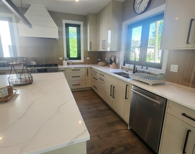 154 Oak Street - Photo Thumbnail 5