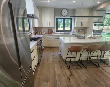 154 Oak Street - Photo Thumbnail 3