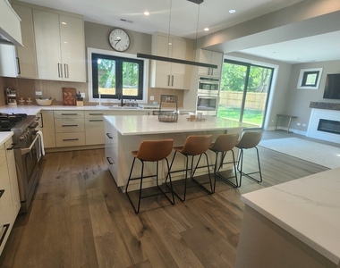 154 Oak Street - Photo Thumbnail 2