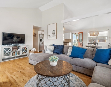 131 Franklin - Photo Thumbnail 14