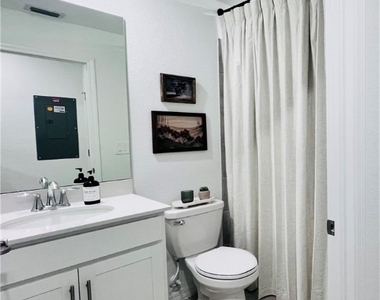 14251 Heritage Landing Boulevard - Photo Thumbnail 13