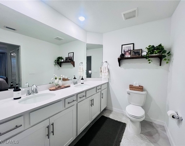 14251 Heritage Landing Boulevard - Photo Thumbnail 16