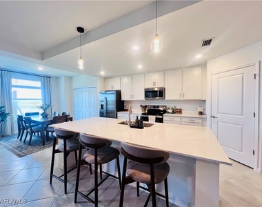 14251 Heritage Landing Boulevard - Photo Thumbnail 8