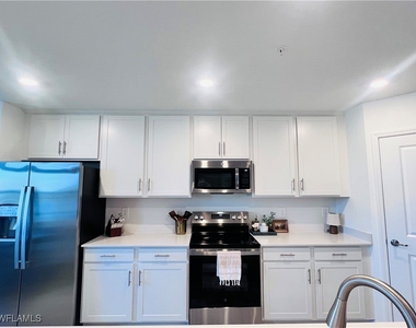 14251 Heritage Landing Boulevard - Photo Thumbnail 10