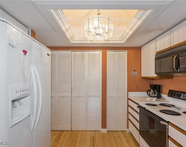 4251 Lake Forest Drive - Photo Thumbnail 6