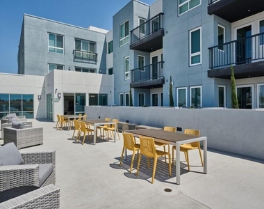 1623 W Manchester Ave - Photo Thumbnail 2