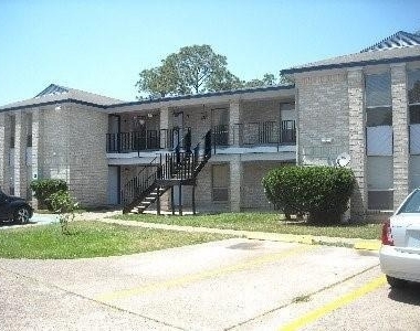 225 S 13th Street - Photo Thumbnail 4