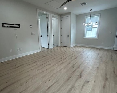 468 44th Avenue N - Photo Thumbnail 2