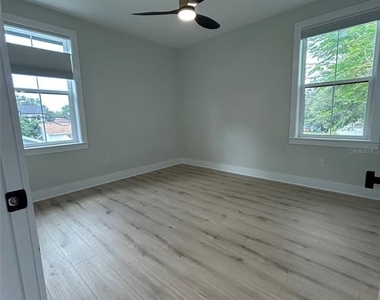 468 44th Avenue N - Photo Thumbnail 3