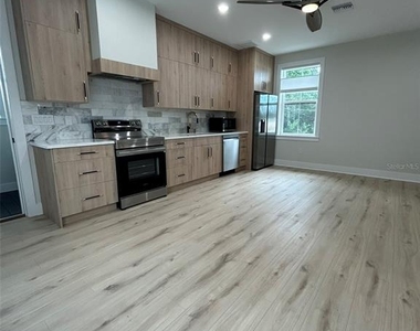 468 44th Avenue N - Photo Thumbnail 10