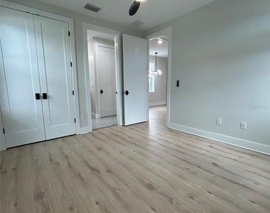 468 44th Avenue N - Photo Thumbnail 4