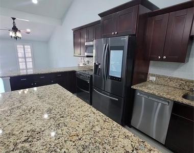 8320 Woodlake Place - Photo Thumbnail 27
