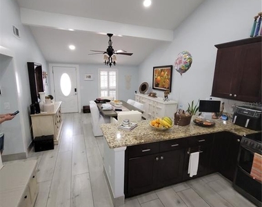 8320 Woodlake Place - Photo Thumbnail 12