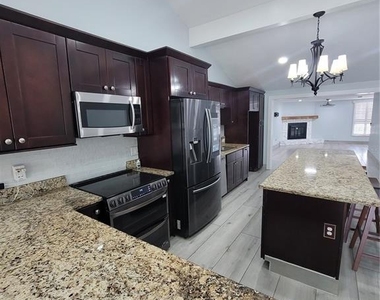 8320 Woodlake Place - Photo Thumbnail 2