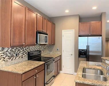 4511 Legacy Park Drive - Photo Thumbnail 10