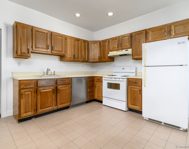 104 East Avenue - Photo Thumbnail 8