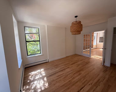 251 East 85th Street - Photo Thumbnail 2