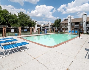 1900 Estrada Parkway - Photo Thumbnail 2