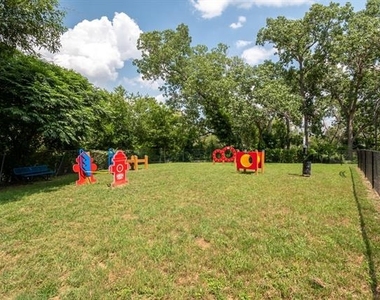 1900 Estrada Parkway - Photo Thumbnail 3
