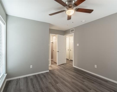 1900 Estrada Parkway - Photo Thumbnail 8