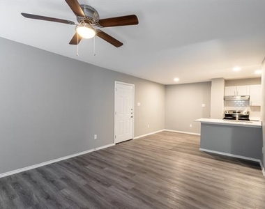 1900 Estrada Parkway - Photo Thumbnail 9