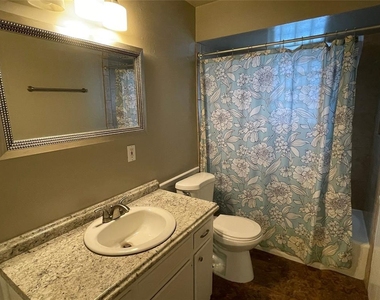 804 Nw 21st Street - Photo Thumbnail 4