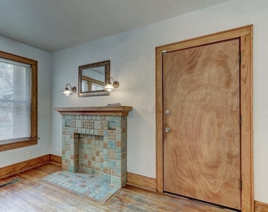 1402 Nw 25th Street - Photo Thumbnail 2