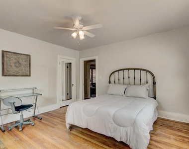 1402 Nw 25th Street - Photo Thumbnail 3