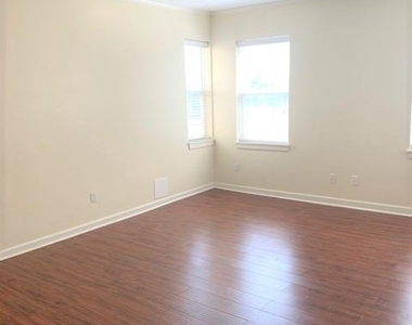 910 Nw 13th Streets - Photo Thumbnail 2