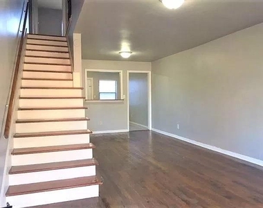 1102 Nw 27th Street - Photo Thumbnail 4
