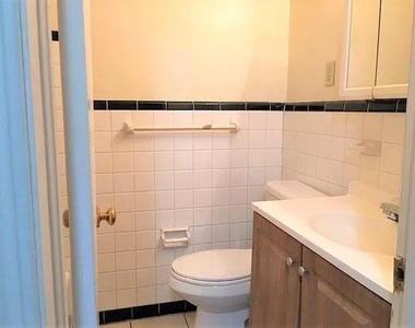 1102 Nw 27th Street - Photo Thumbnail 1
