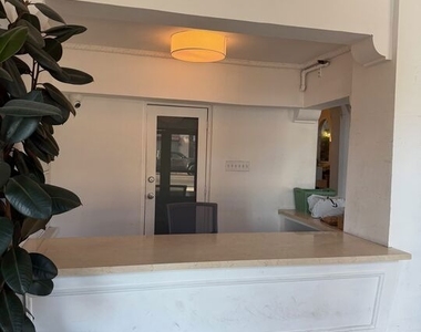 5217 Hollywood Boulevard - Photo Thumbnail 40