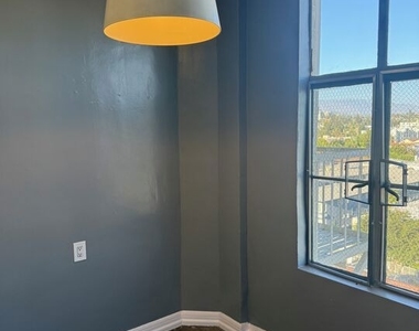 5217 Hollywood Boulevard - Photo Thumbnail 28