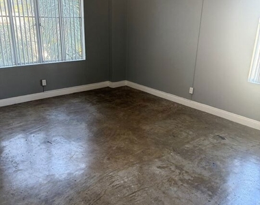 5217 Hollywood Boulevard - Photo Thumbnail 18