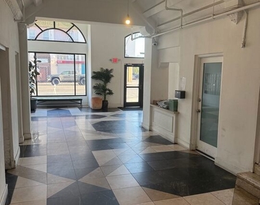 5217 Hollywood Boulevard - Photo Thumbnail 38