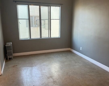 5217 Hollywood Boulevard - Photo Thumbnail 31