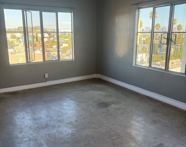 5217 Hollywood Boulevard - Photo Thumbnail 26