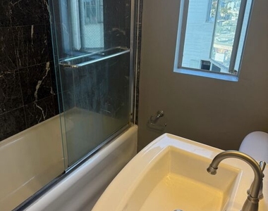 5217 Hollywood Boulevard - Photo Thumbnail 33