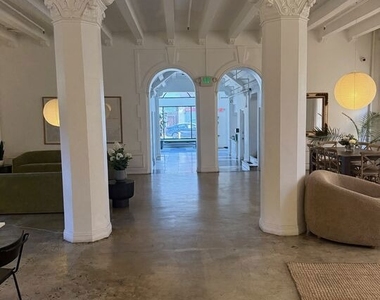 5217 Hollywood Boulevard - Photo Thumbnail 36