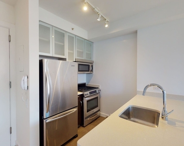 808 Columbus Ave - Photo Thumbnail 3