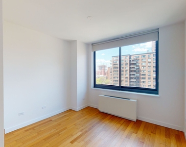 808 Columbus Ave - Photo Thumbnail 4